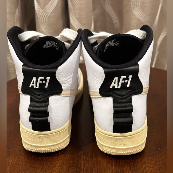 Nike Unique Women’s Air Force 1 High Utility White Light Cream Reverse Tag 8.5 - Picture 5 of 13